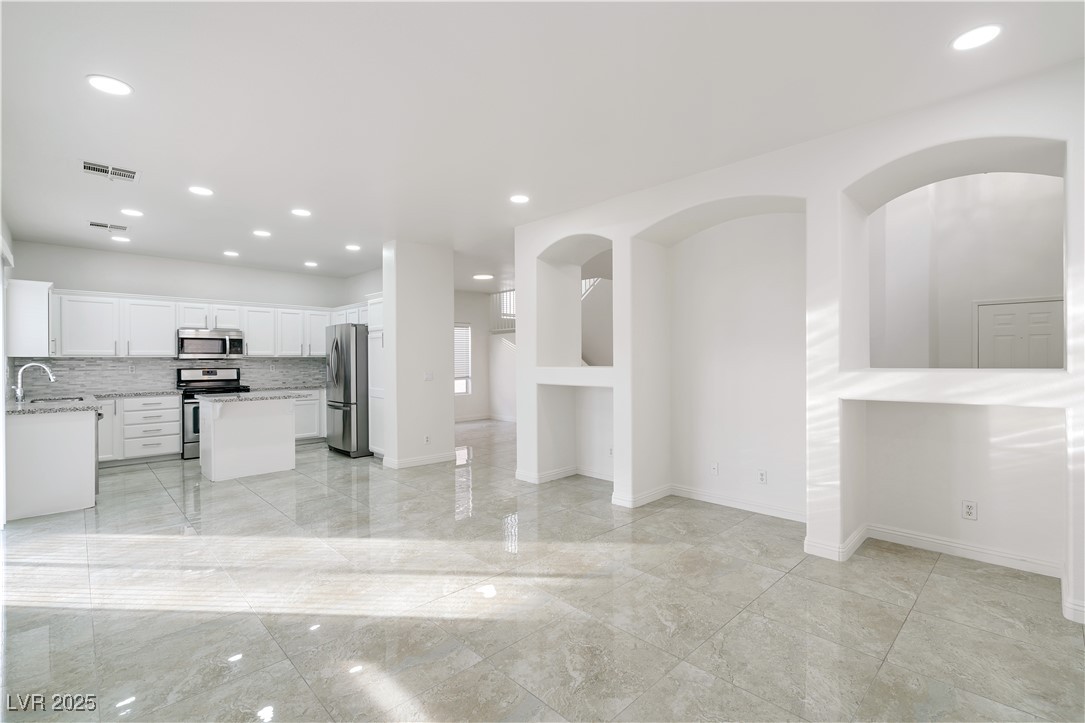 7401 Hawk Shadow Avenue