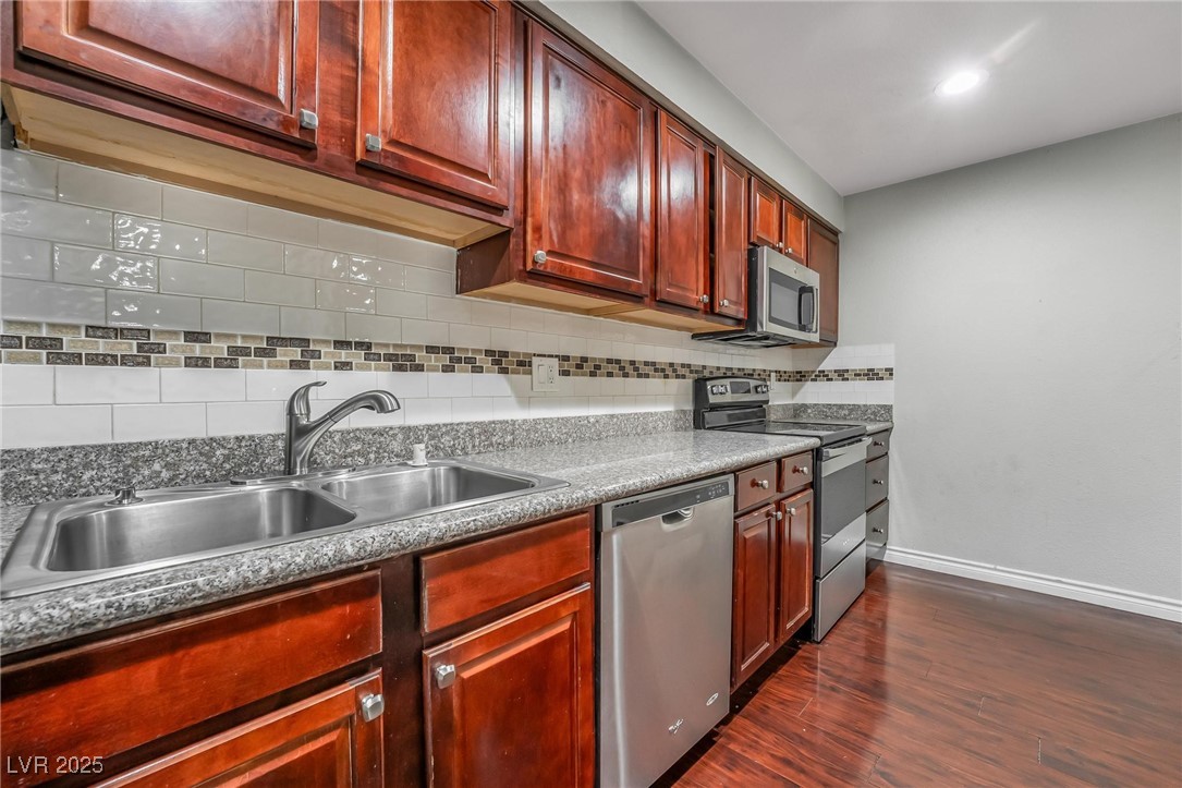 4330 Sandy River Drive 90