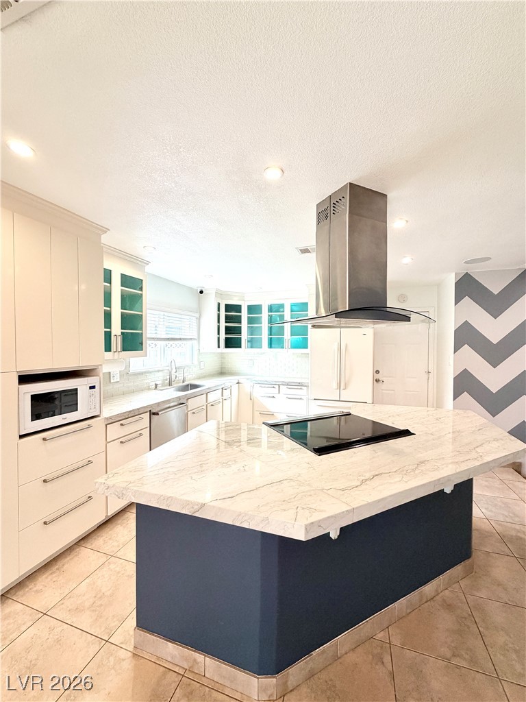 7505 Pinedale Avenue