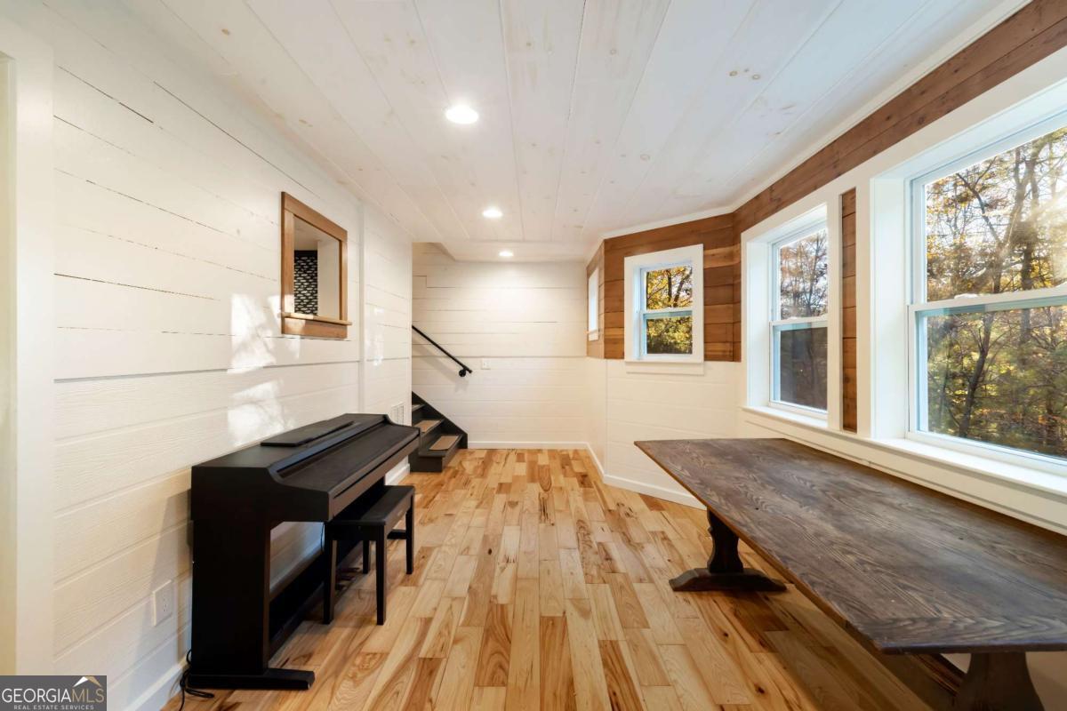 210 E Overbend Trail