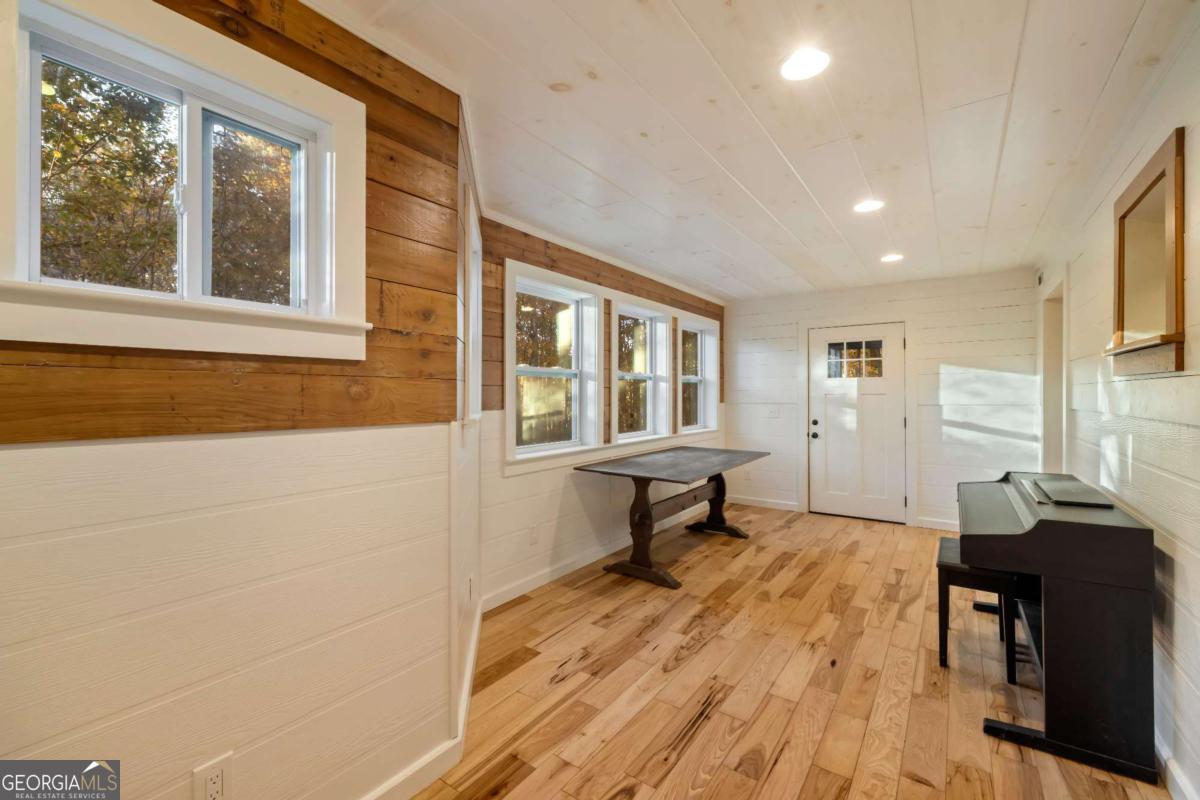 210 E Overbend Trail