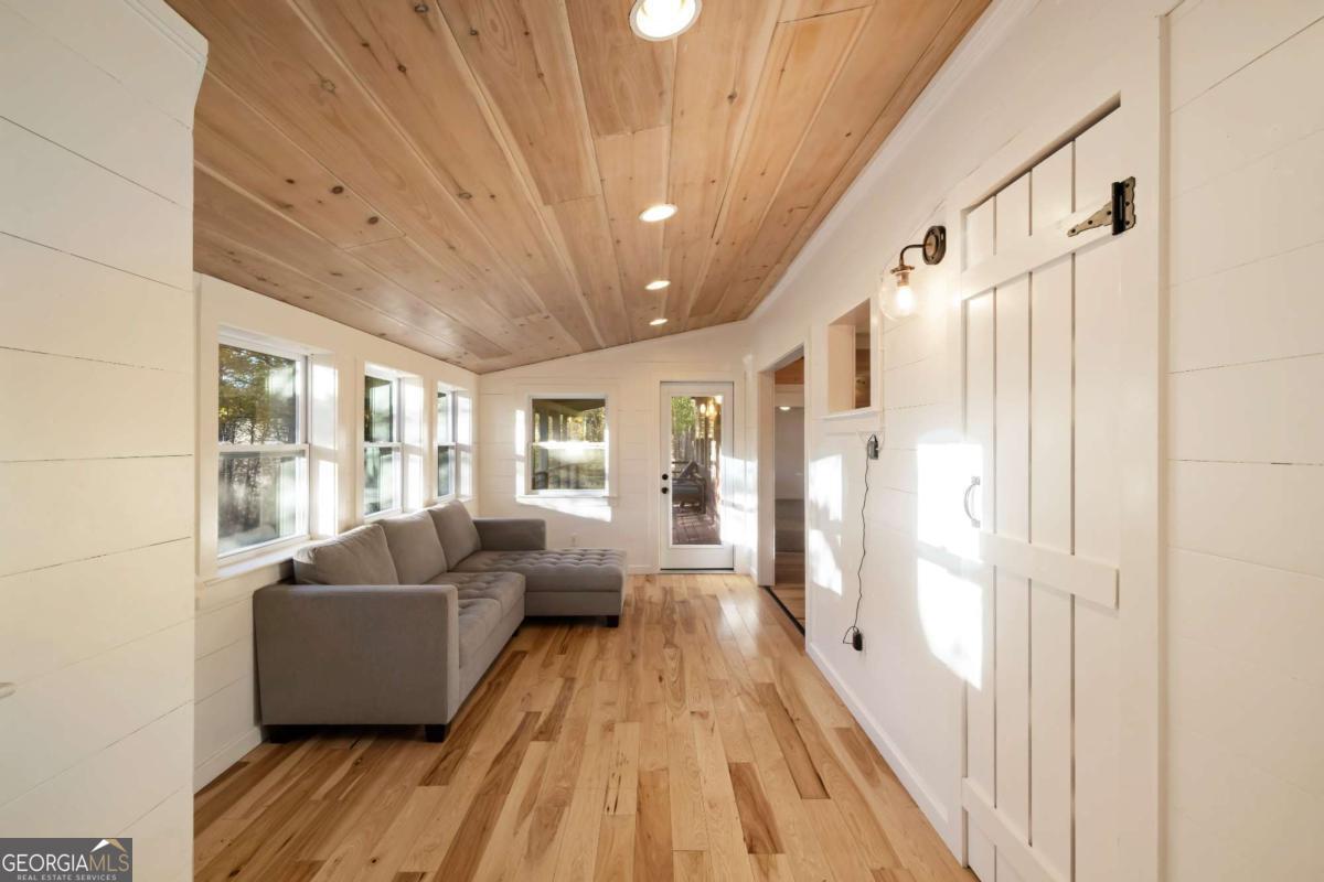 210 E Overbend Trail