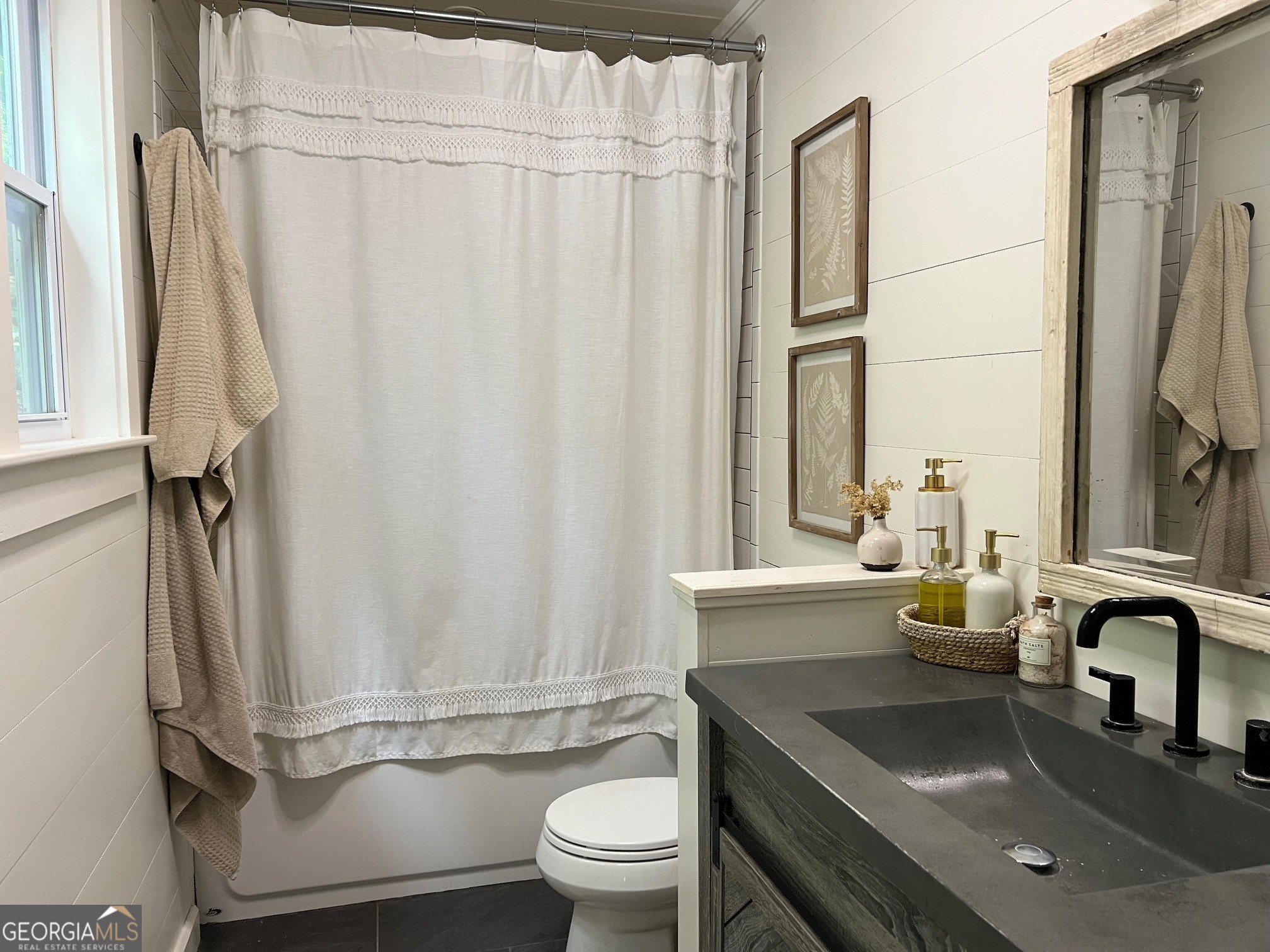 210 E Overbend Trail