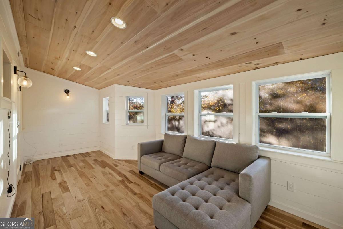 210 E Overbend Trail