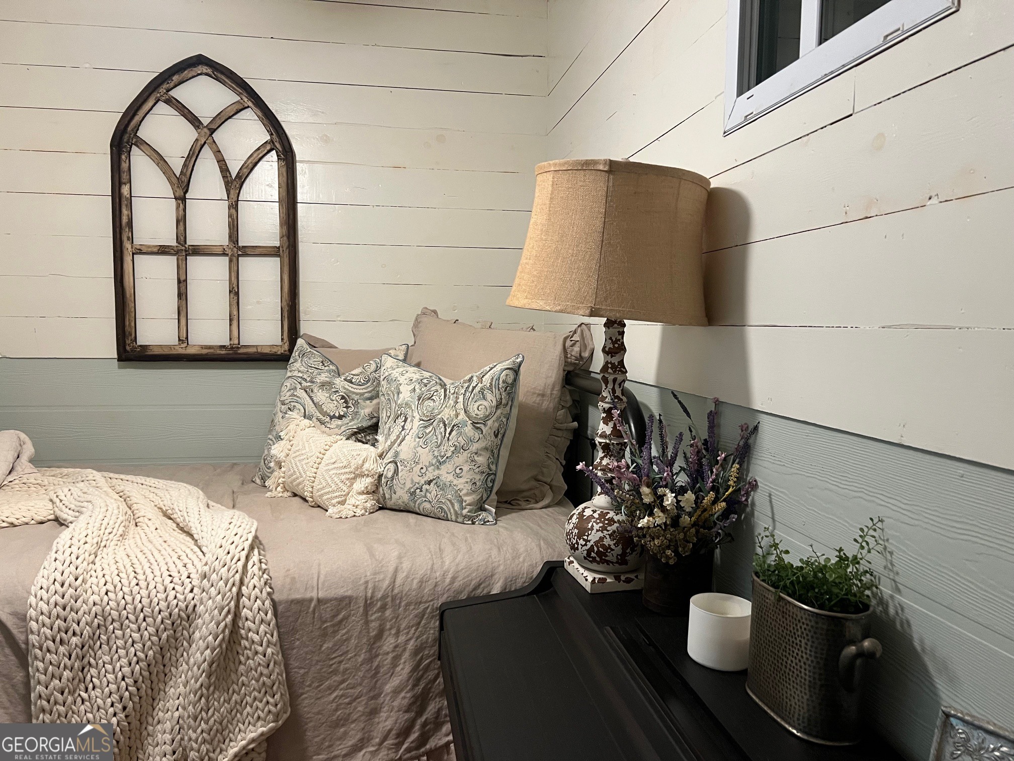 210 E Overbend Trail