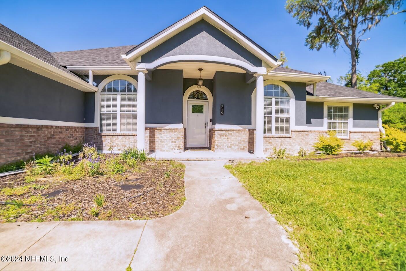 219 NW HERITAGE Drive