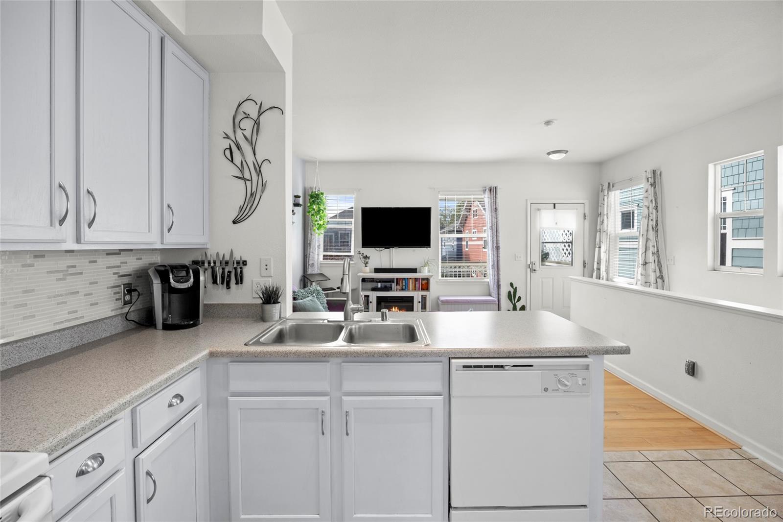 7454 E 28th Avenue Unit: 3