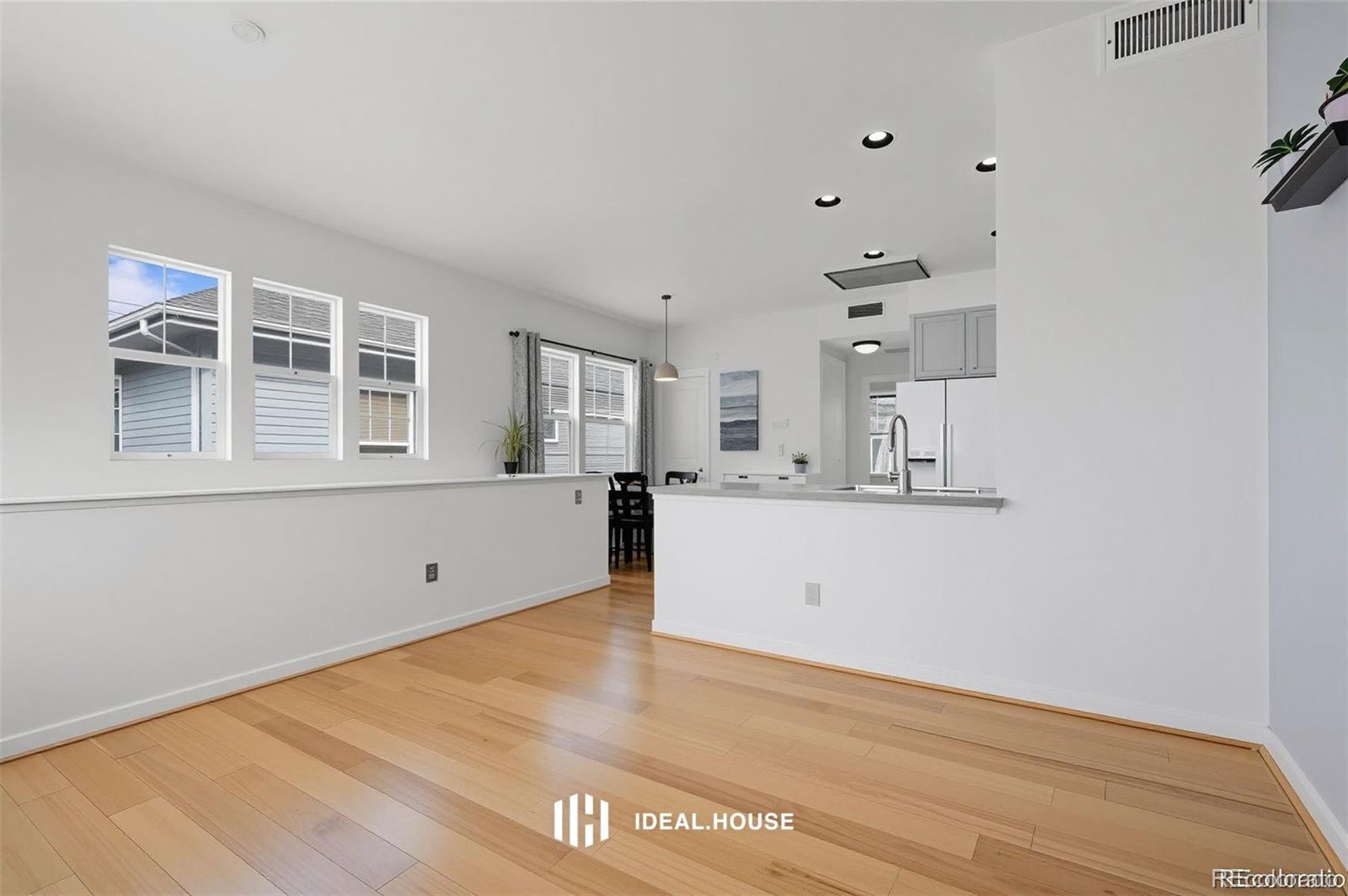 7454 E 28th Avenue Unit: 3