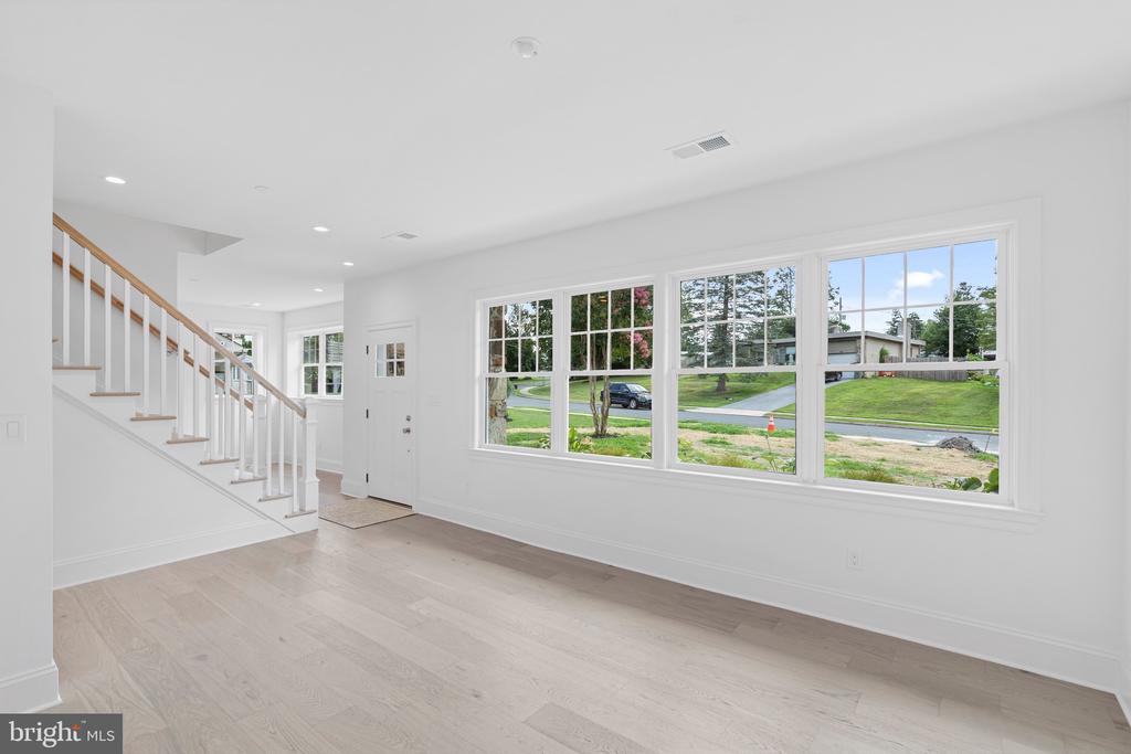710 HEDGEROW DRIVE