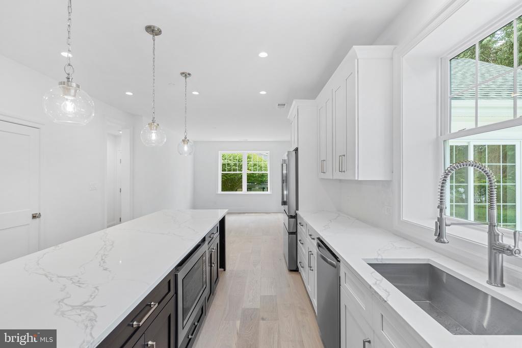 710 HEDGEROW DRIVE