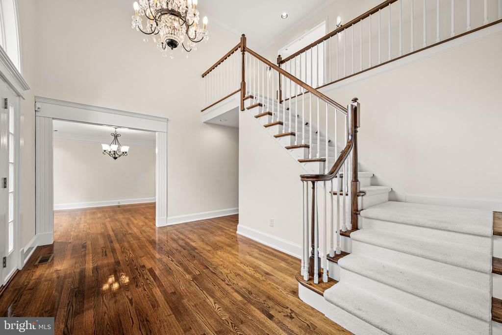 977 DERRING LANE