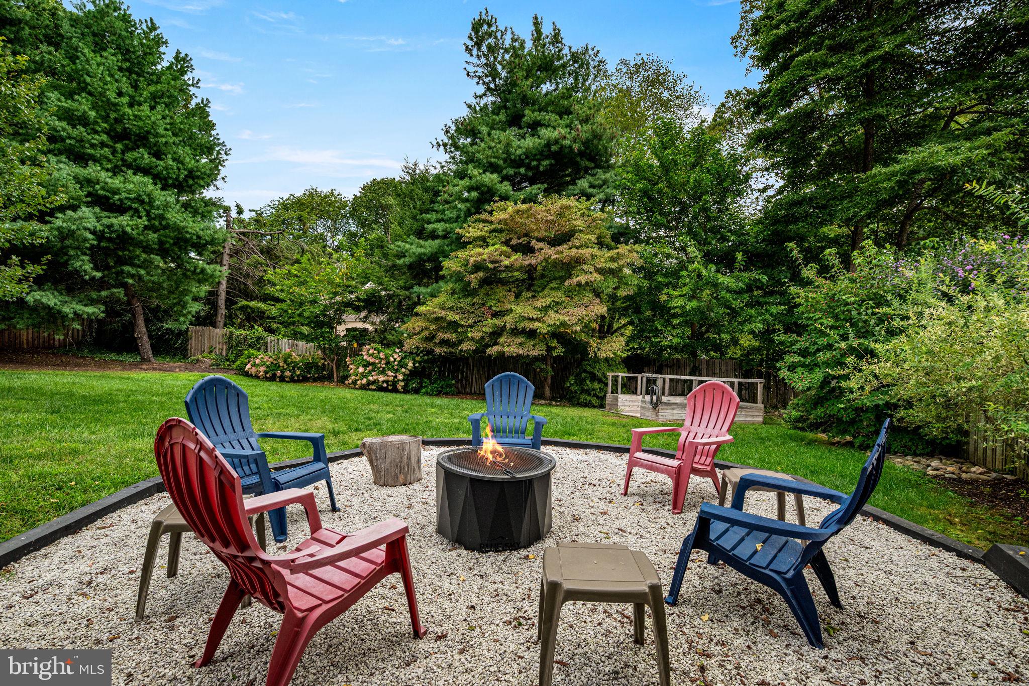977 DERRING LANE