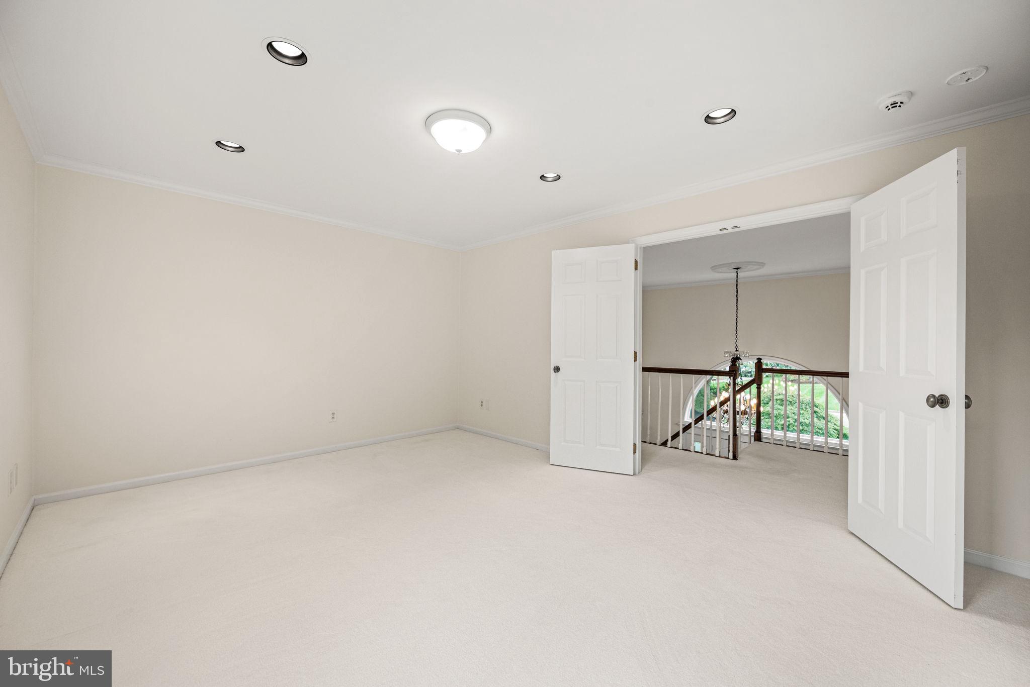 977 DERRING LANE
