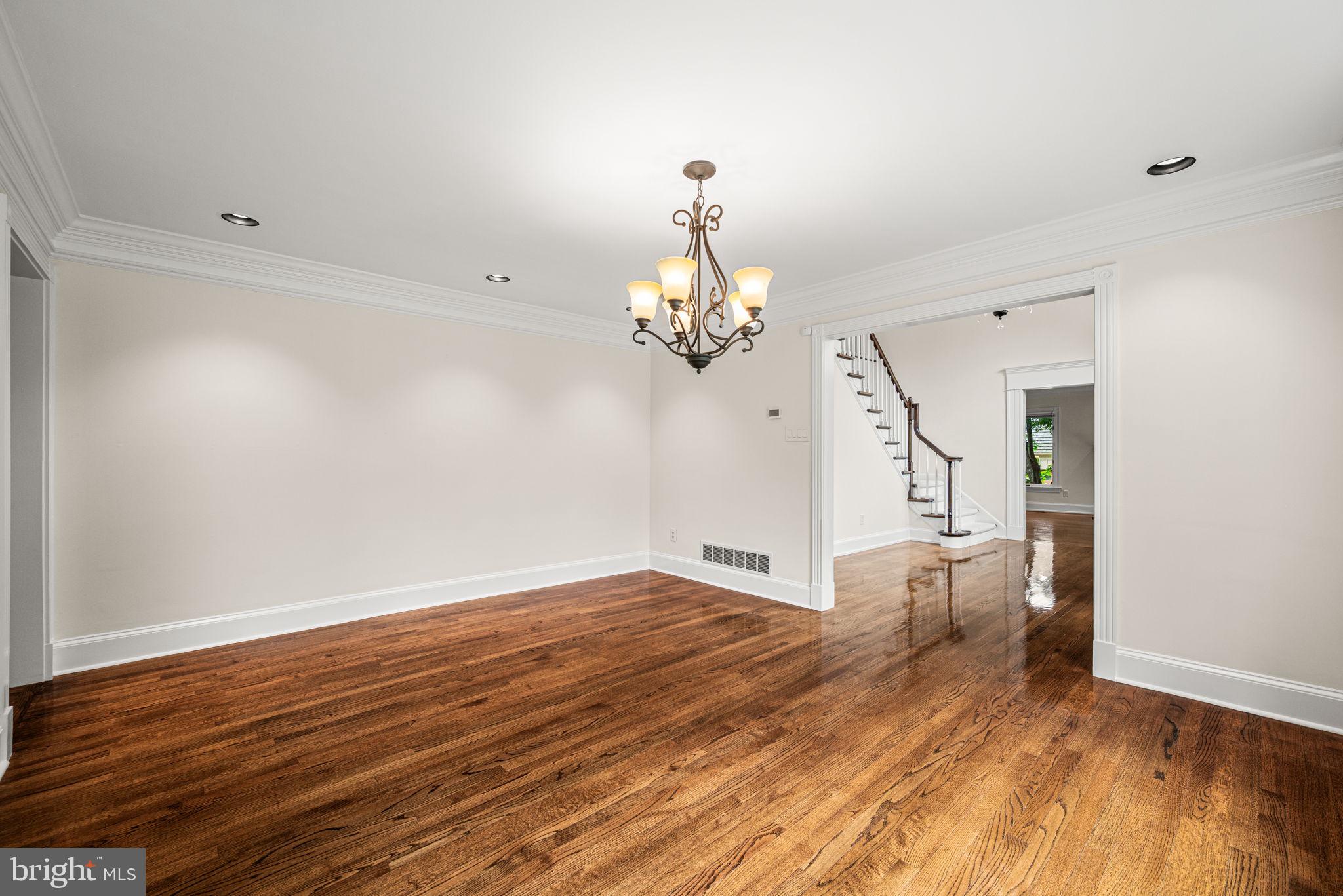 977 DERRING LANE