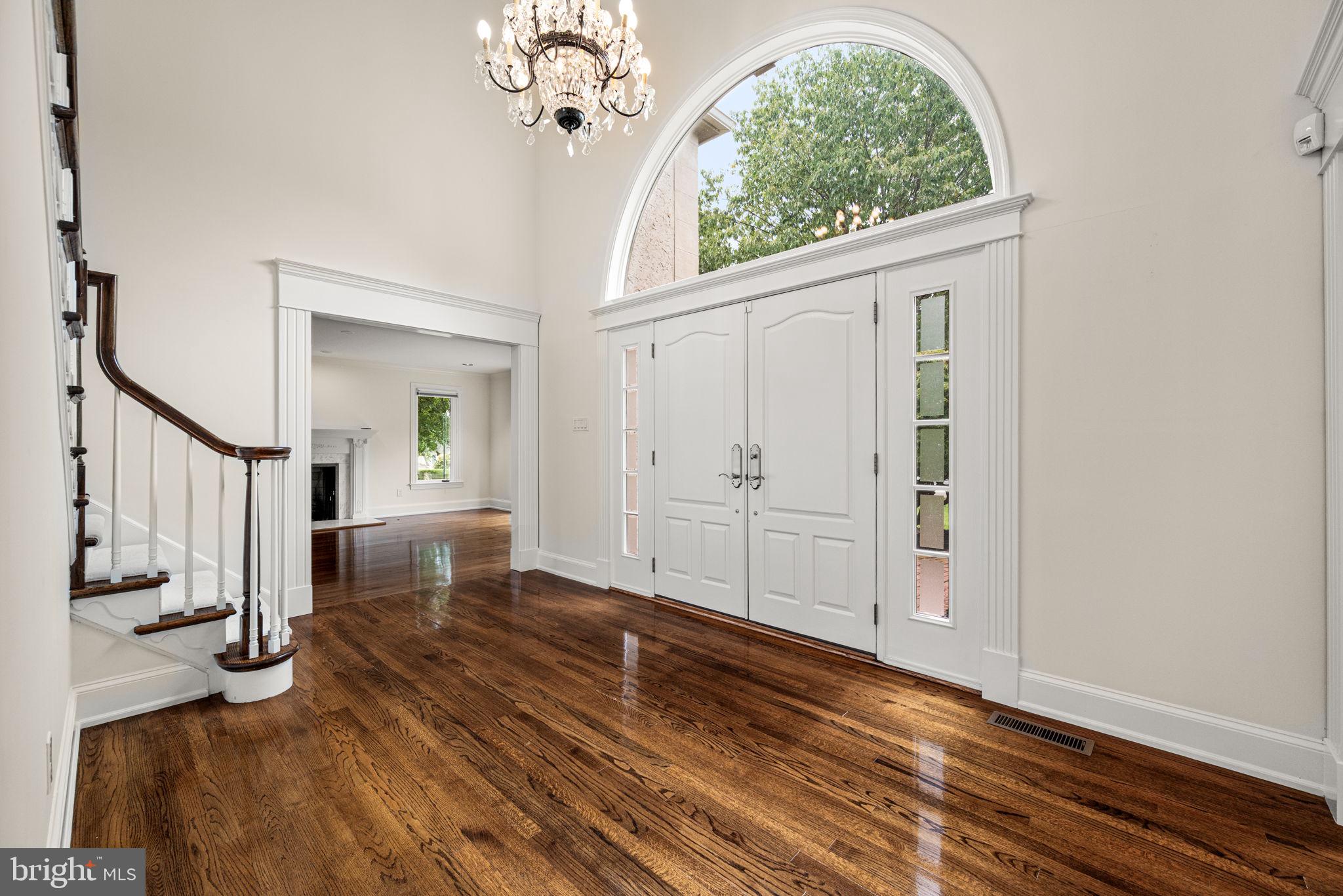 977 DERRING LANE