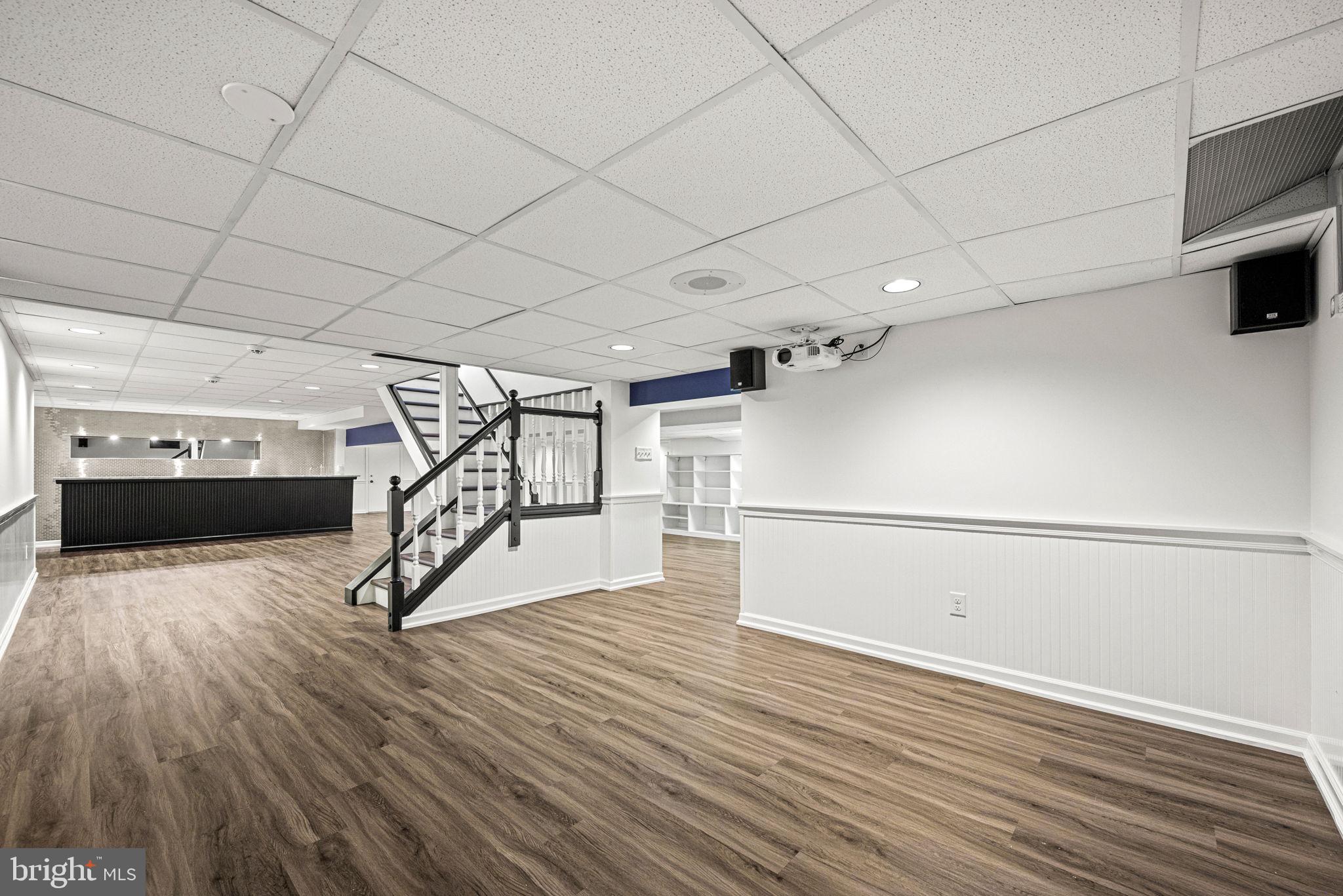 977 DERRING LANE