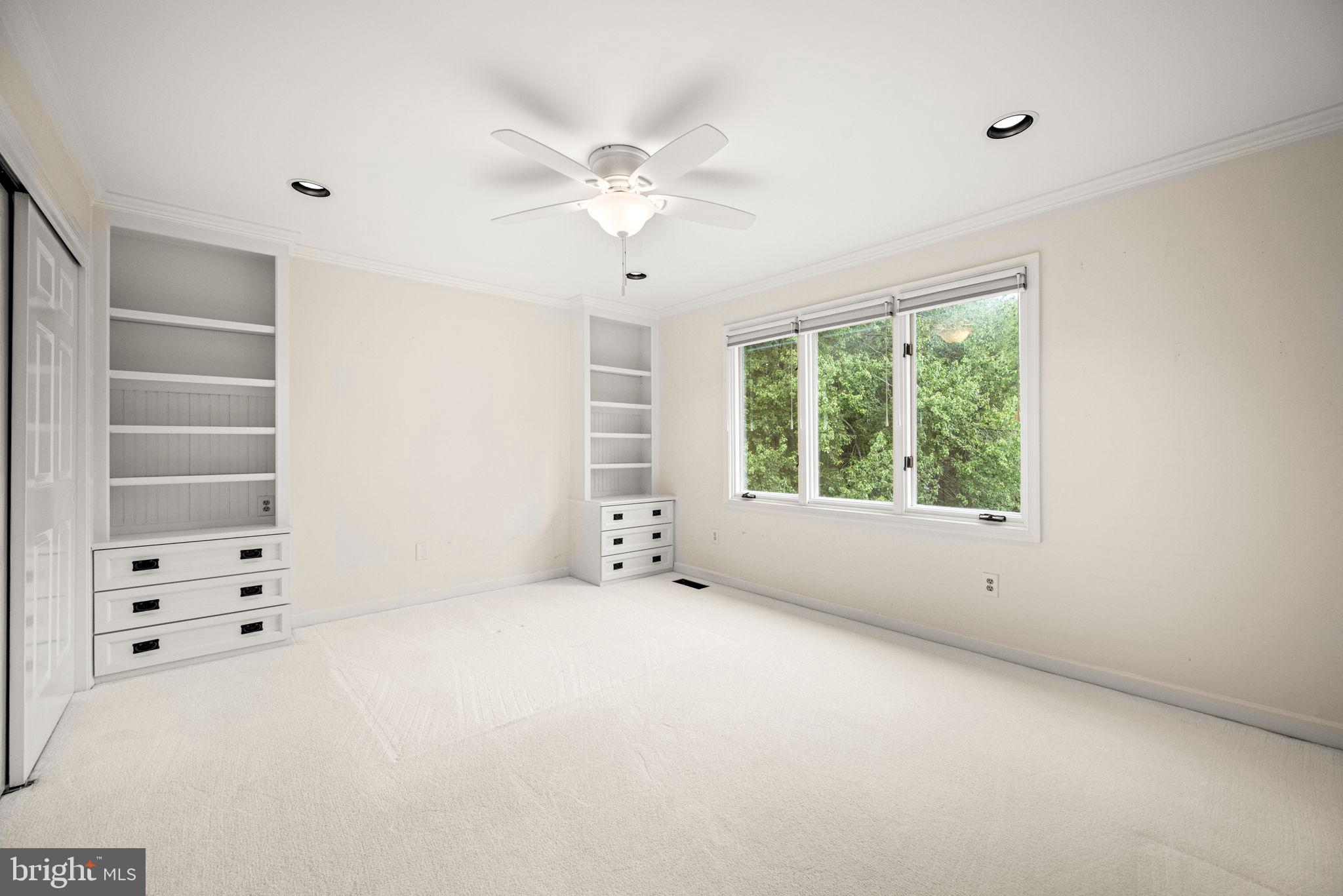 977 DERRING LANE