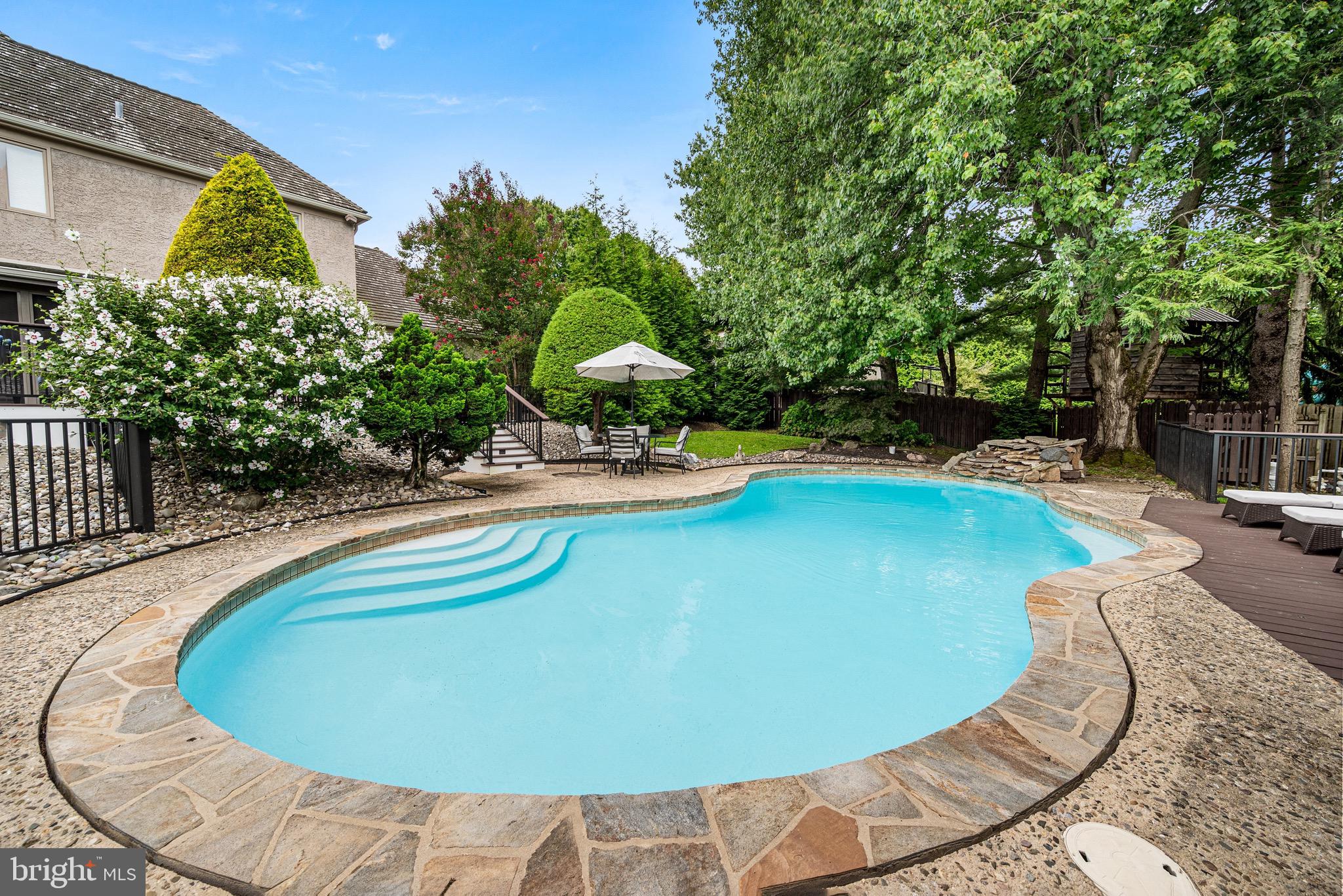 977 DERRING LANE