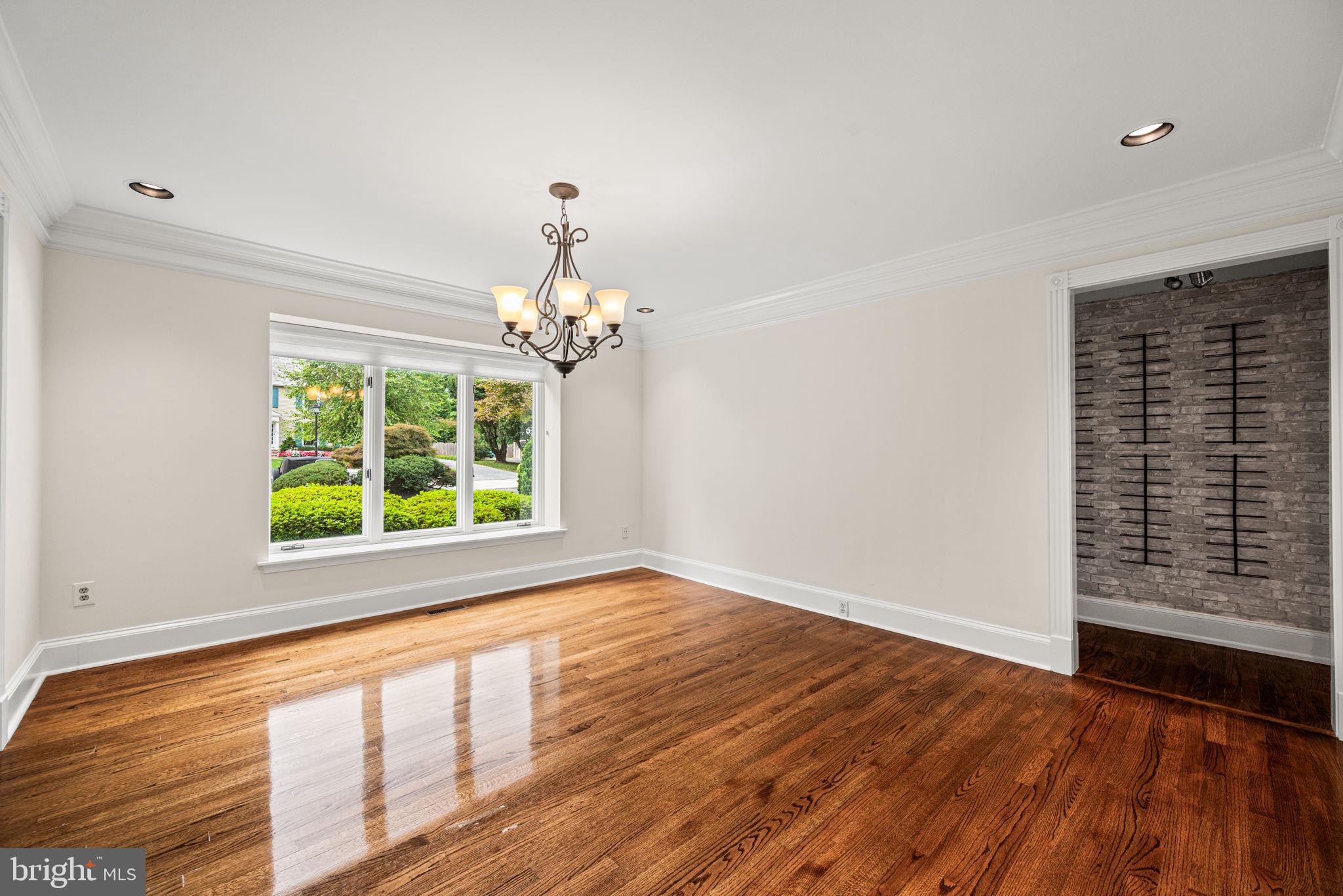 977 DERRING LANE