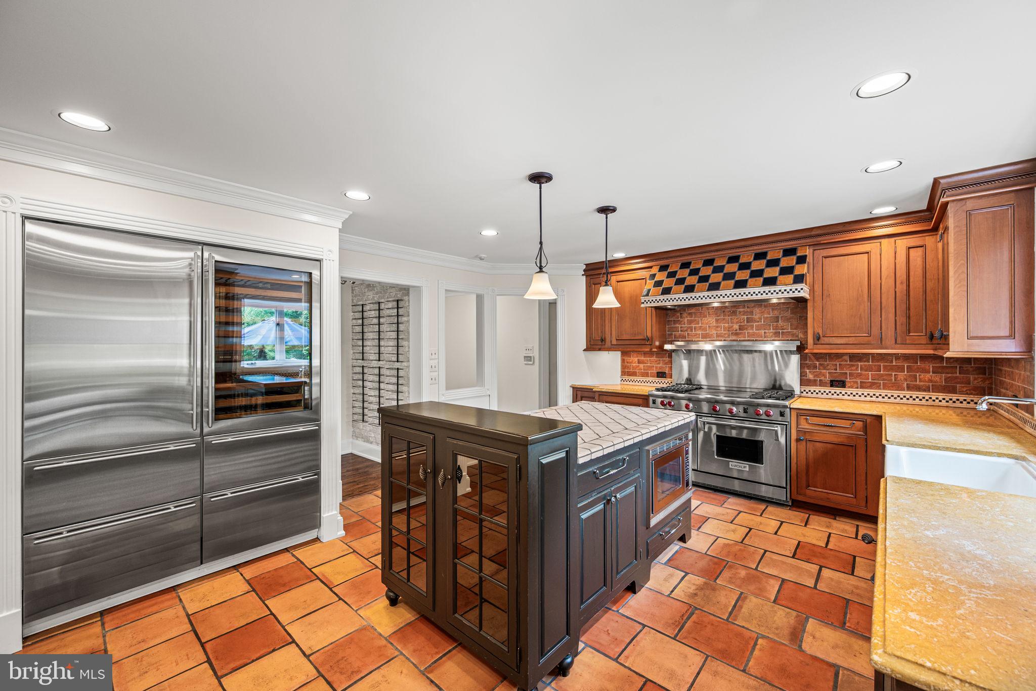 977 DERRING LANE