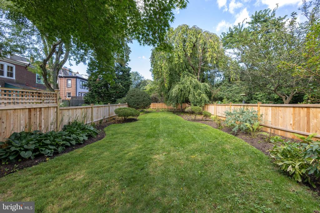 39 W GRAVERS LANE