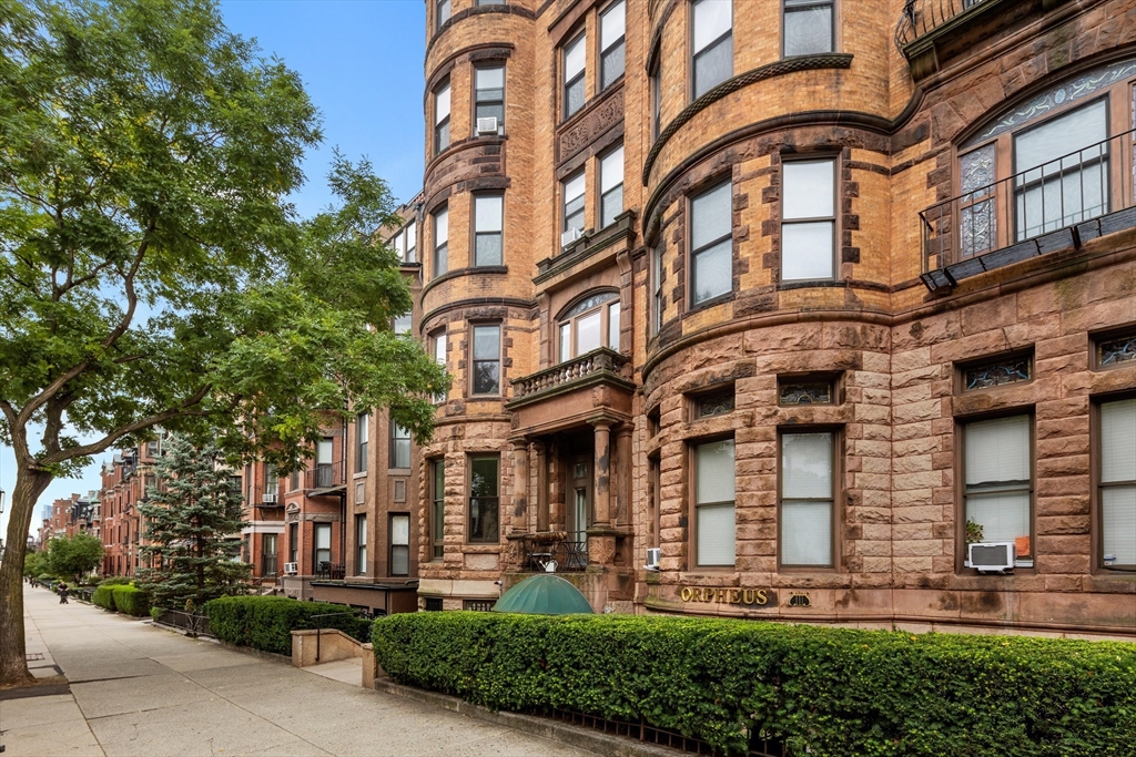 362 Commonwealth Ave # 4A
