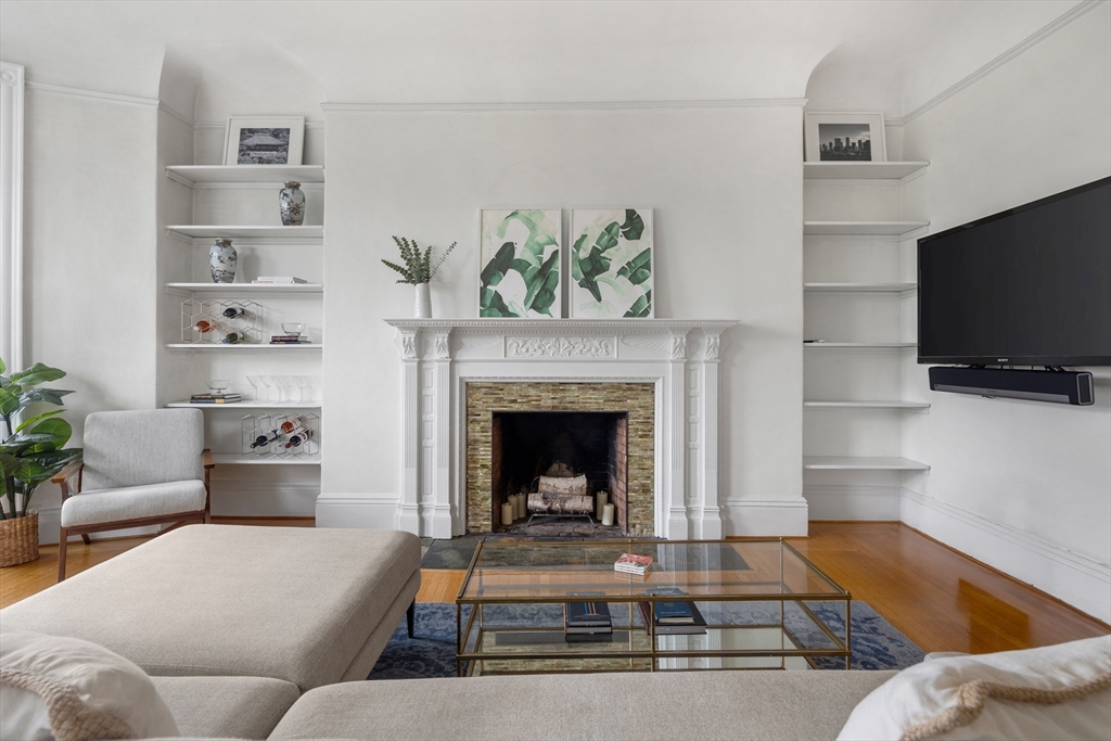 362 Commonwealth Ave # 4A