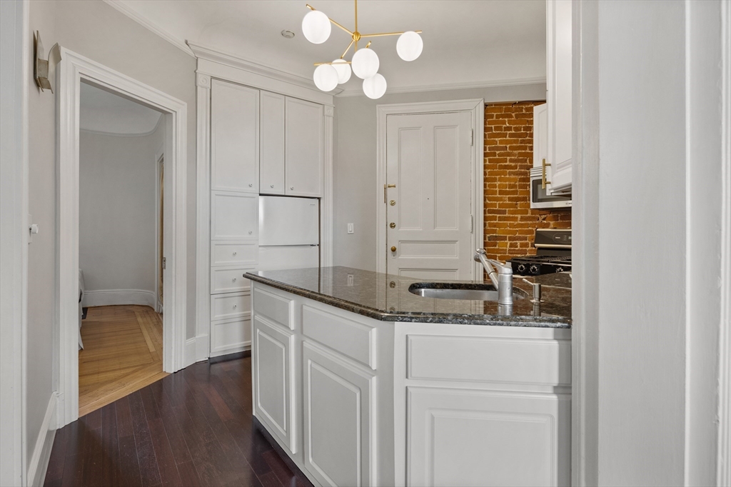 362 Commonwealth Ave # 4A