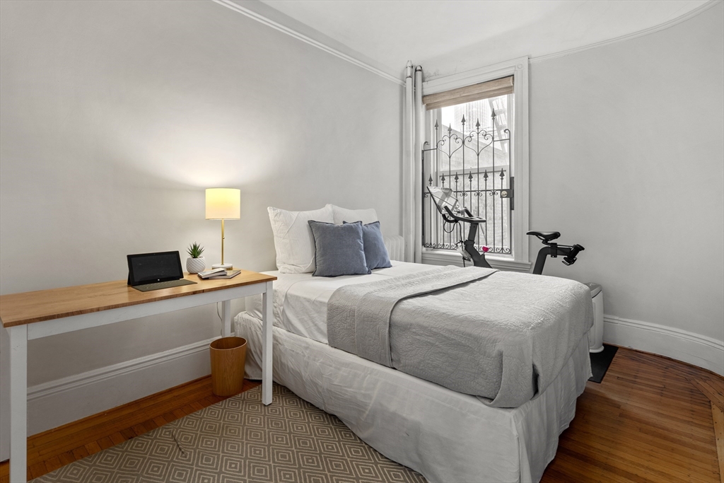 362 Commonwealth Ave # 4A