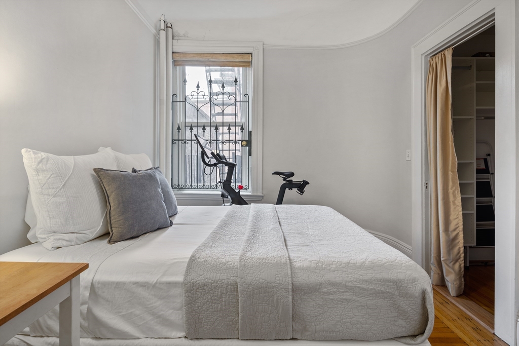 362 Commonwealth Ave # 4A