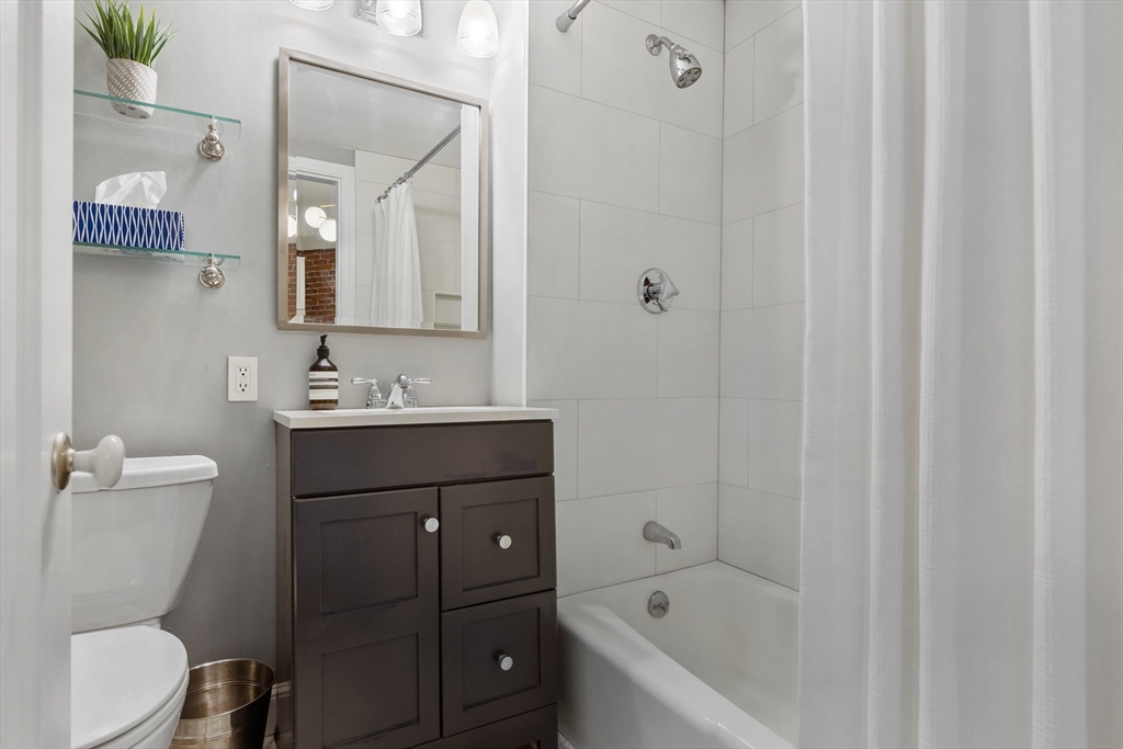 362 Commonwealth Ave # 4A