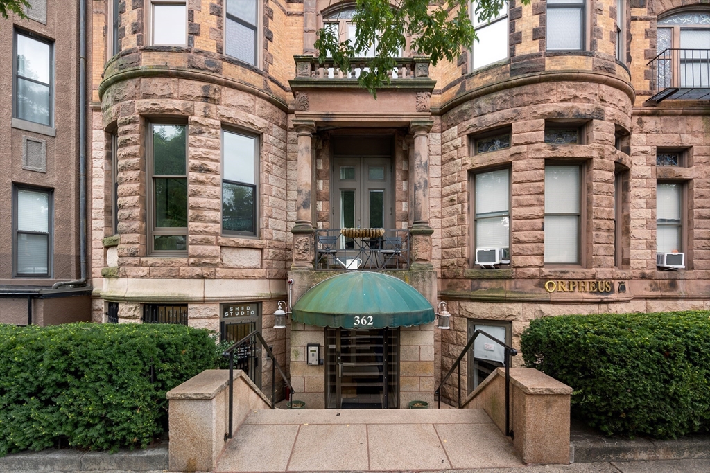 362 Commonwealth Ave # 4A