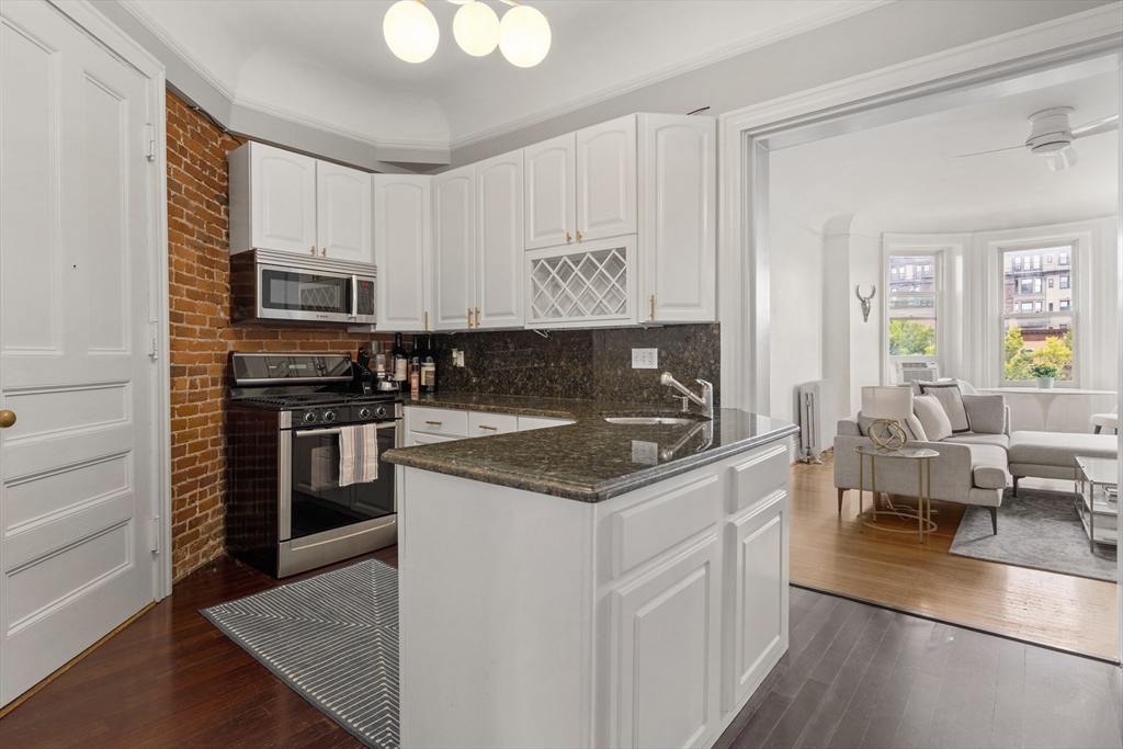362 Commonwealth Ave # 4A