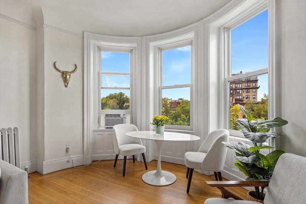 362 Commonwealth Ave # 4A