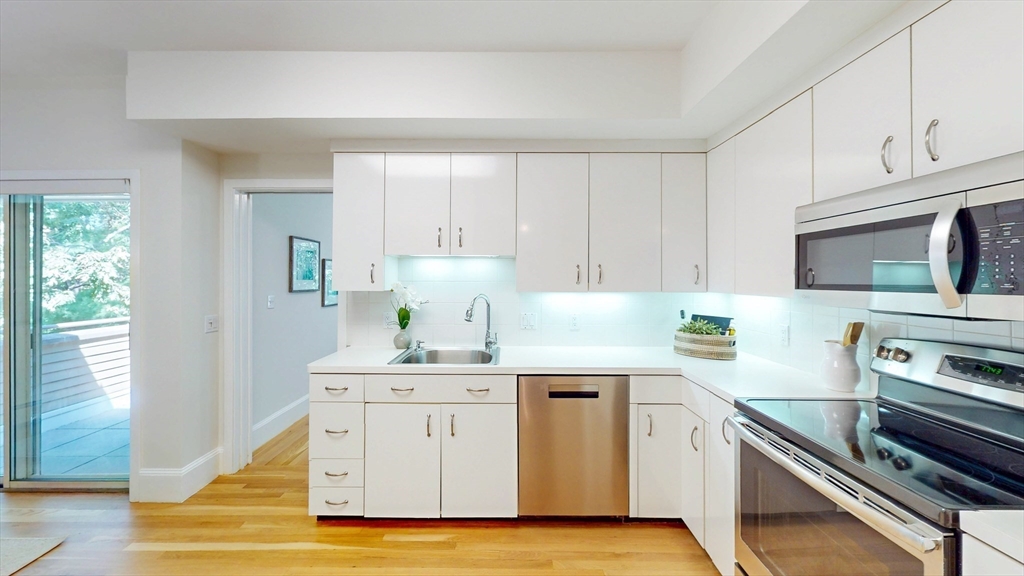 232 Allandale Rd # 2D