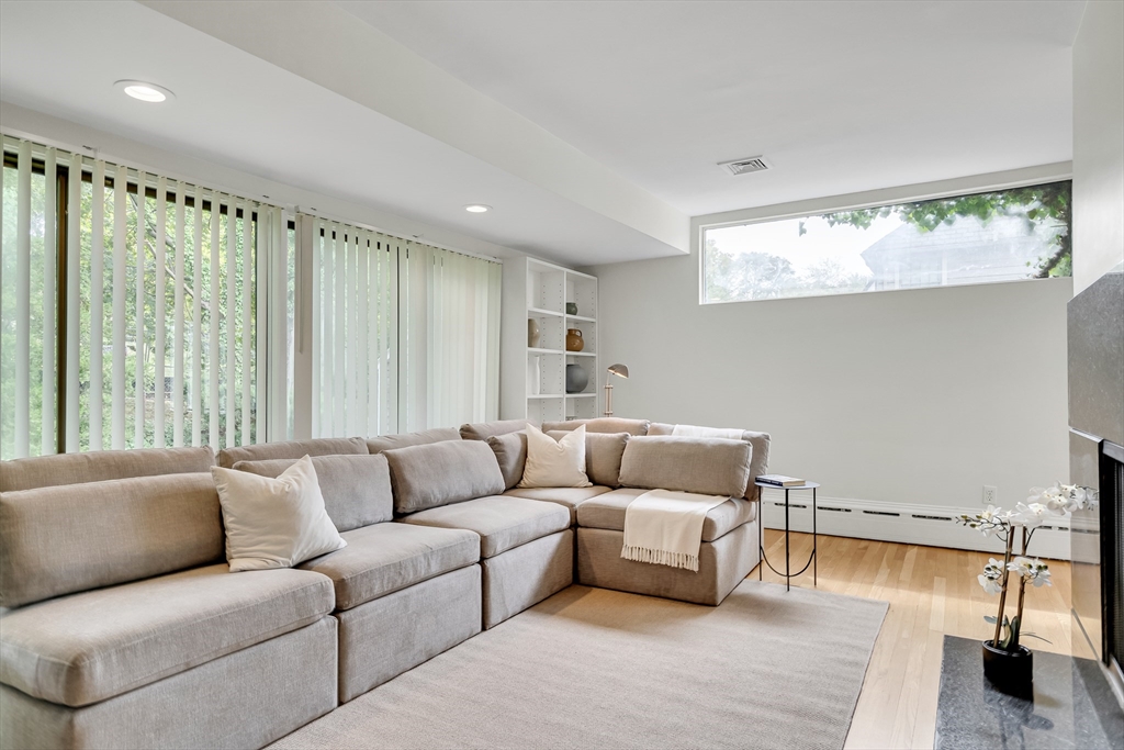 28 Laudholm Road, Newton