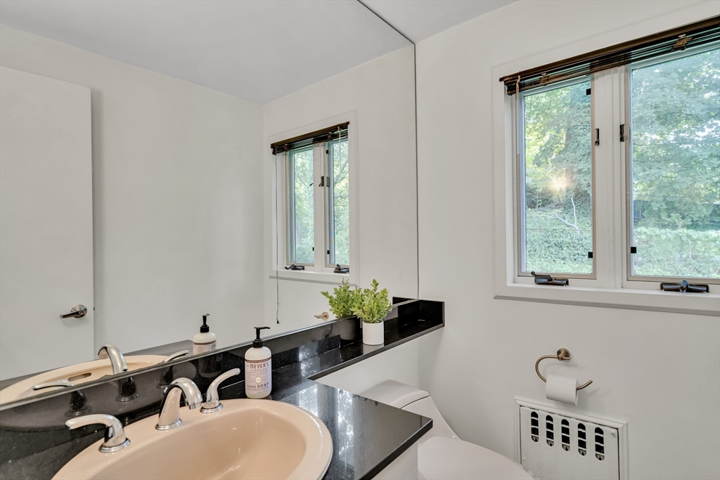 28 Laudholm Road, Newton