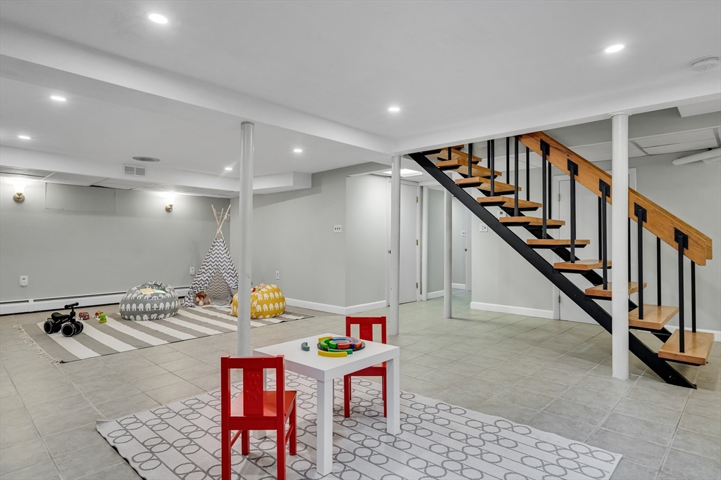 28 Laudholm Road, Newton