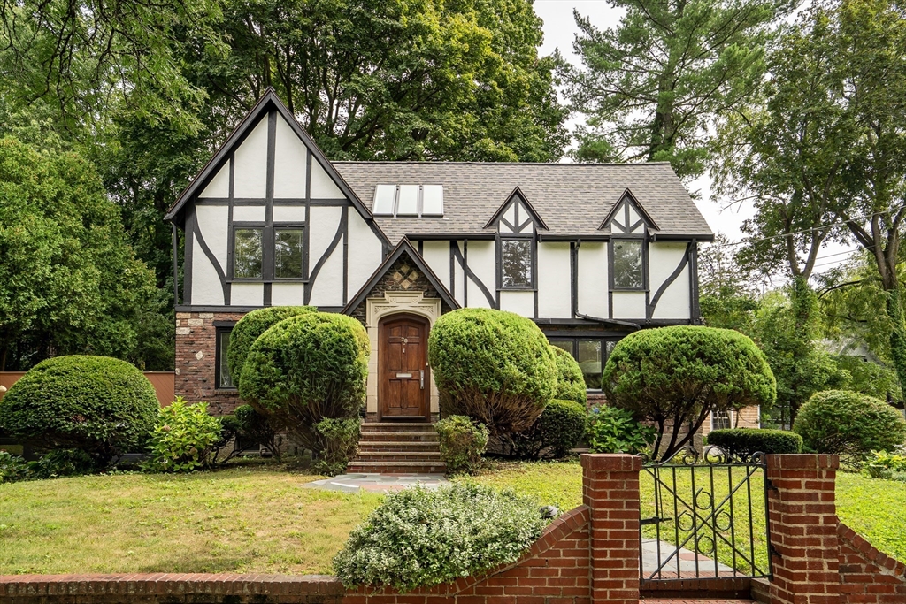 28 Laudholm Road, Newton