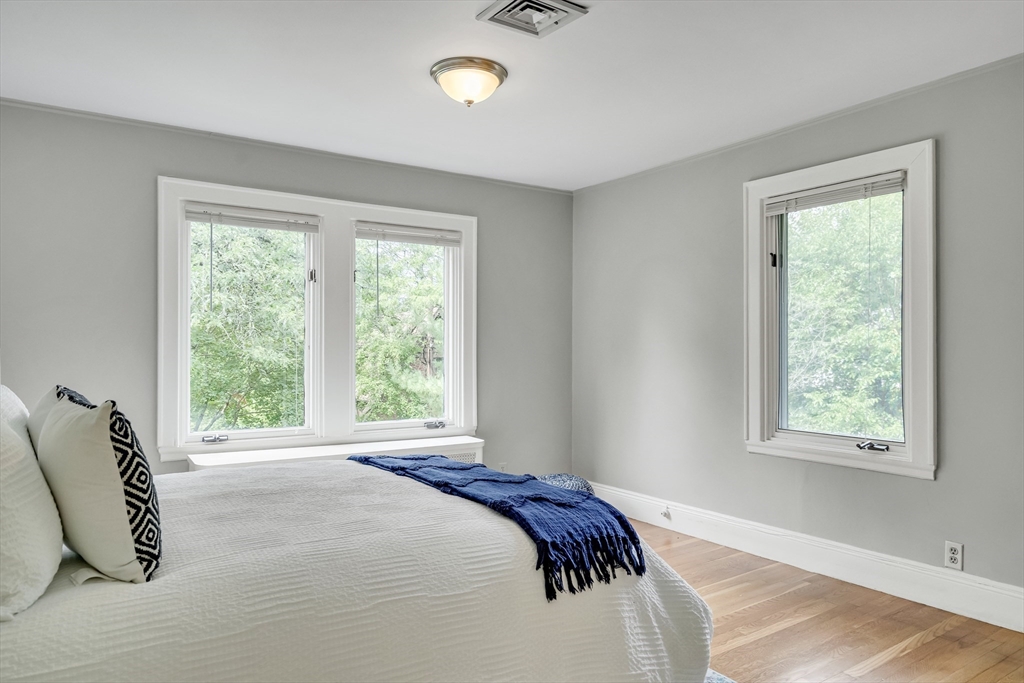 28 Laudholm Road, Newton