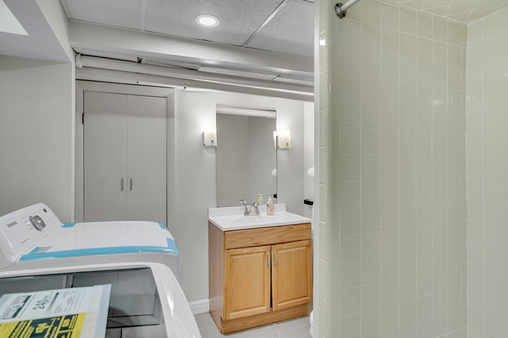 28 Laudholm Road, Newton