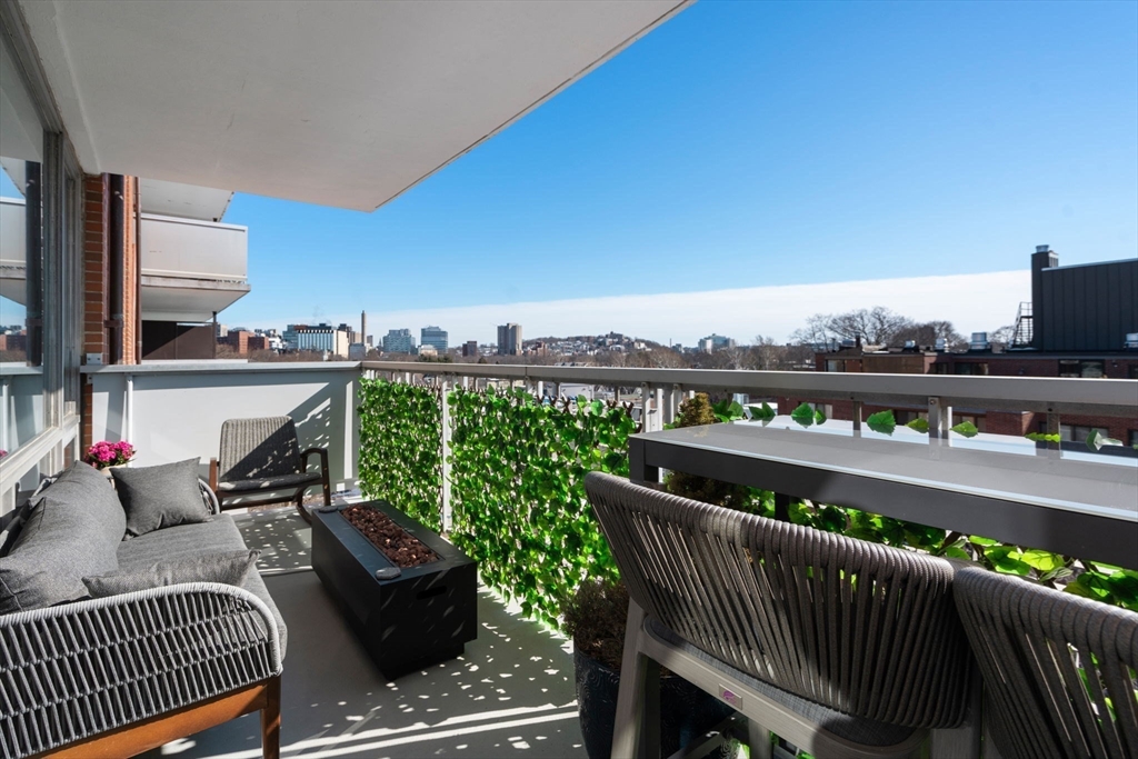 45 Longwood Ave # 712