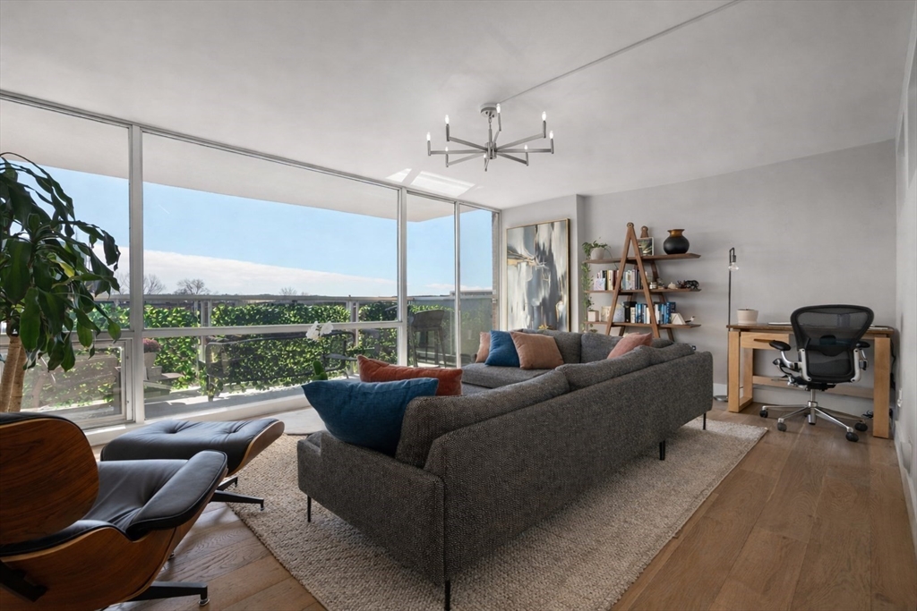 45 Longwood Ave # 712