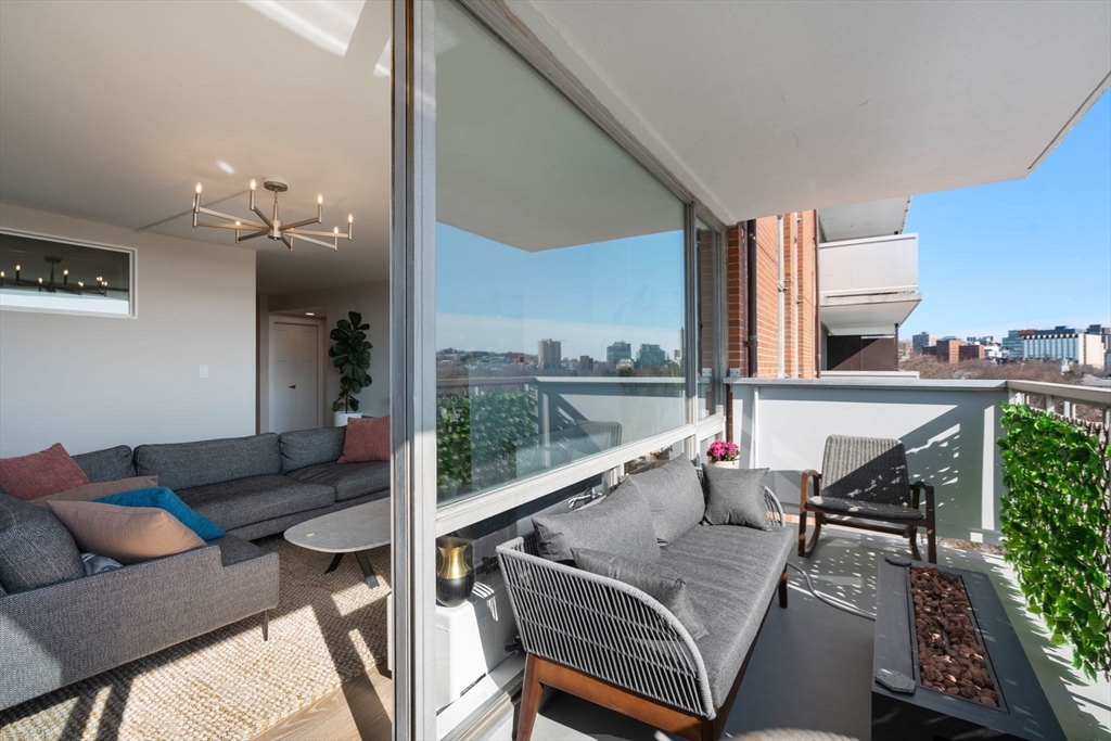 45 Longwood Ave # 712