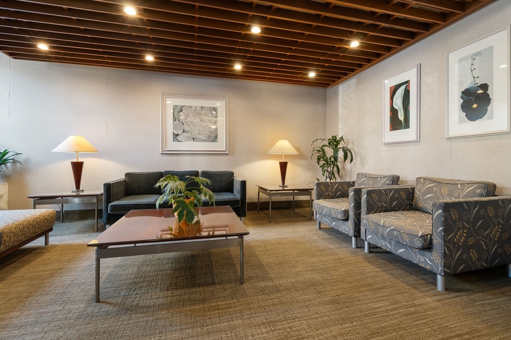 45 Longwood Ave # 801