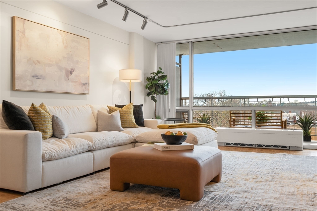 45 Longwood Ave # 801