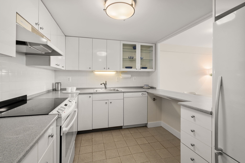 45 Longwood Ave # 801