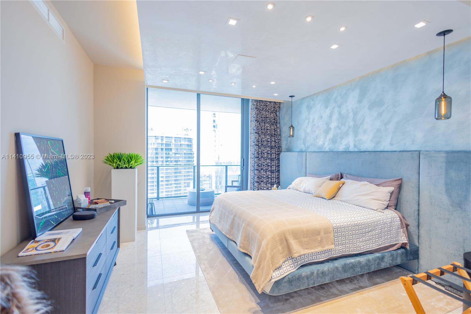 1000 Brickell Plz Unit: PH5707