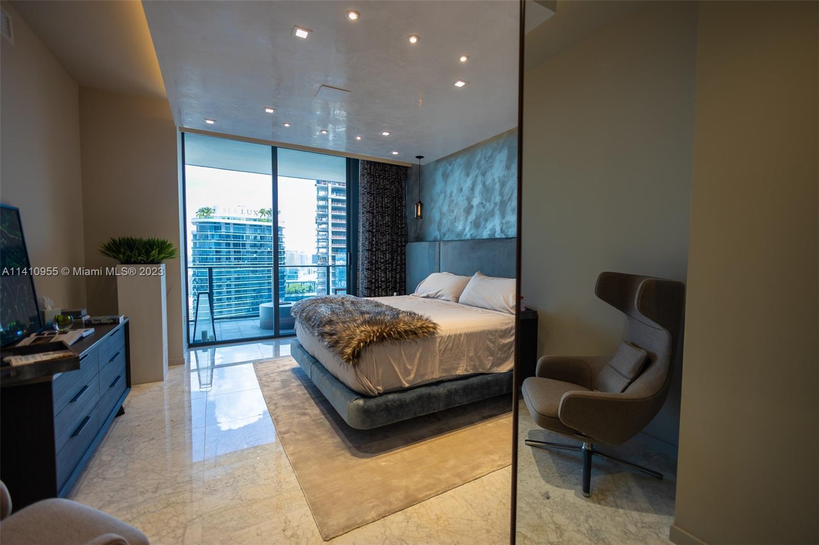 1000 Brickell Plz Unit: PH5707