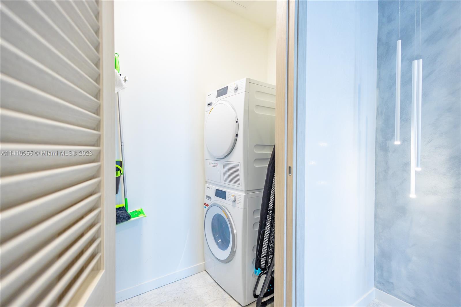 1000 Brickell Plz Unit: PH5707